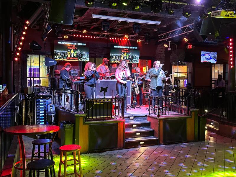 New_Orleans_Razzoo_Bar_&_Patio_4