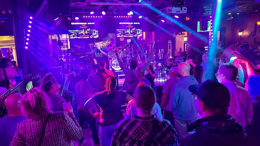 New_Orleans_Razzoo_Bar_&_Patio_6