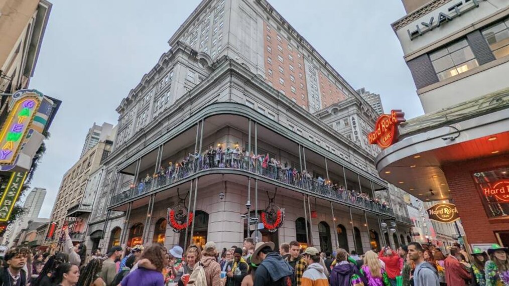 New_Orleans_Bourbon_Street_7