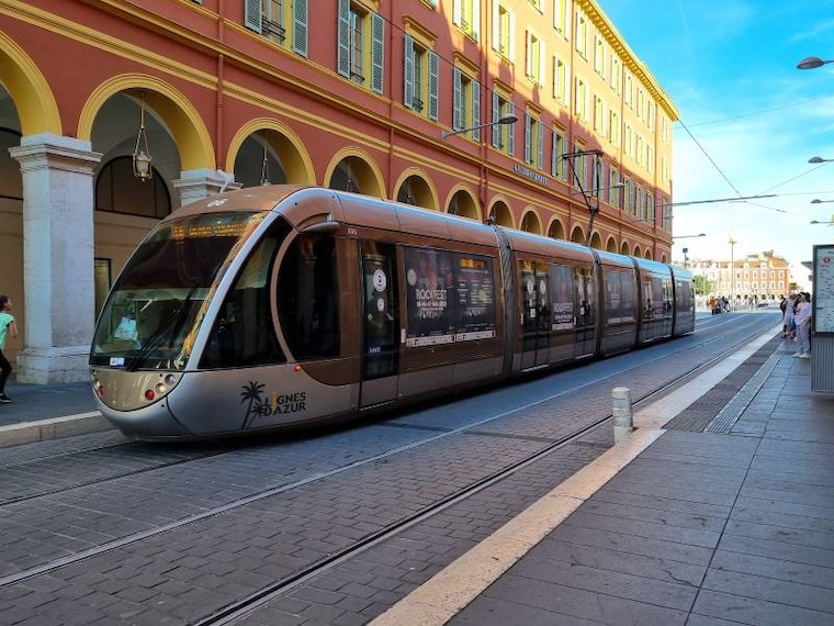 Nice_Avenue_Jean_Medecin_3