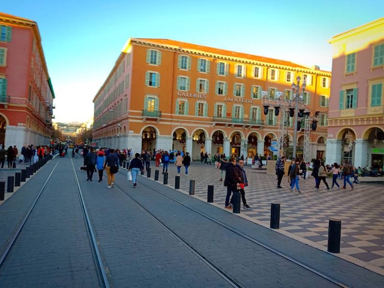 Nice_Avenue_Jean_Medecin_5