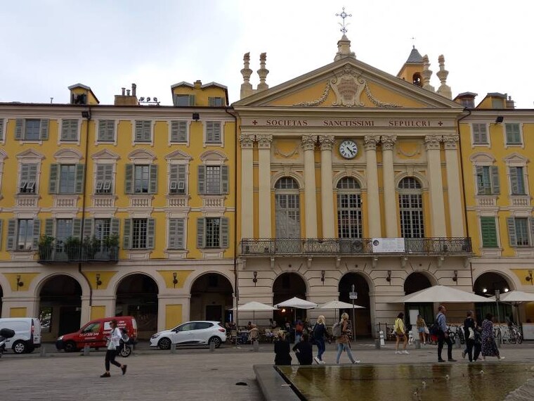 Nice_Place_Garibaldi_3