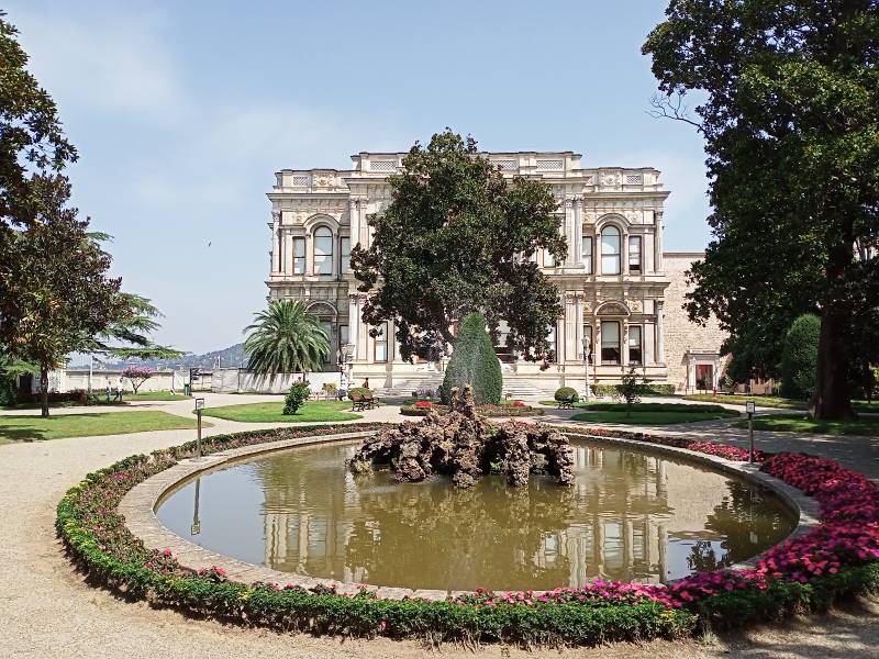 Istanbul_Beylerbeyi_Palace_8