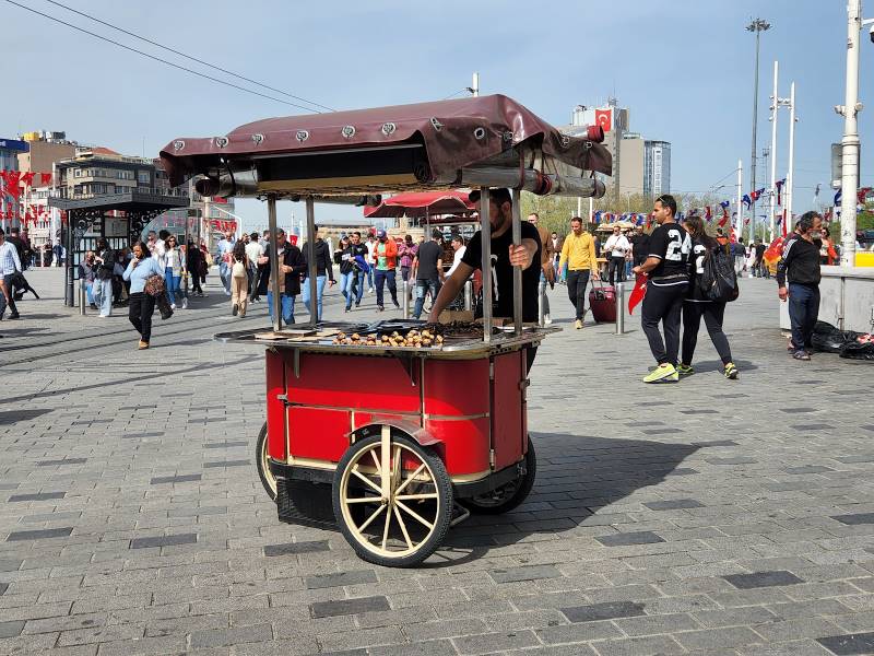 Istanbul_Istiklal_Avenue_5