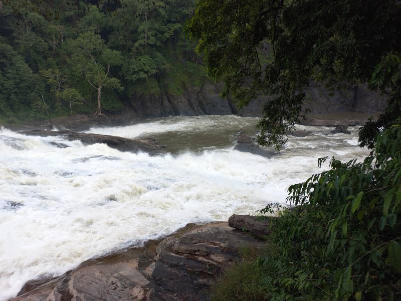 Thrissur_Vazhachal_Falls_6