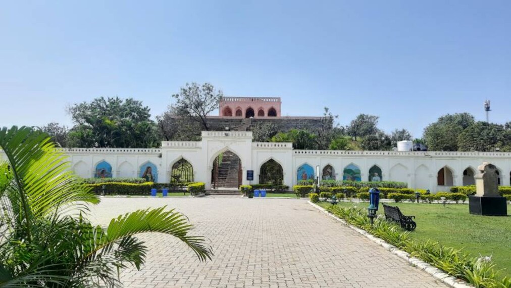 Hyderabad_Taramati_Baradari_1