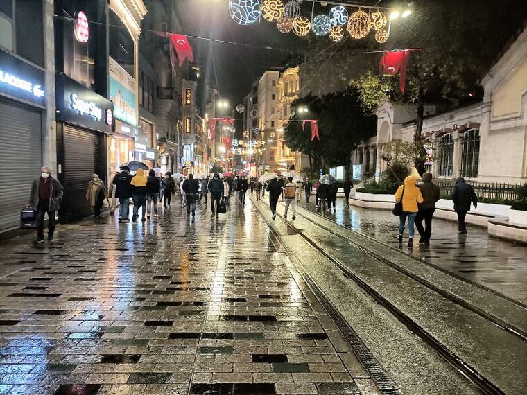 Istanbul_Istiklal_Avenue_3