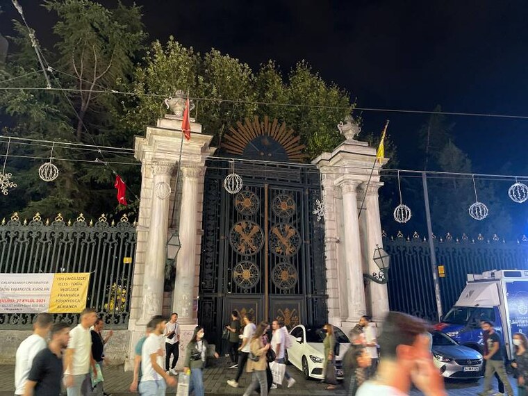 Istanbul_Istiklal_Avenue_4