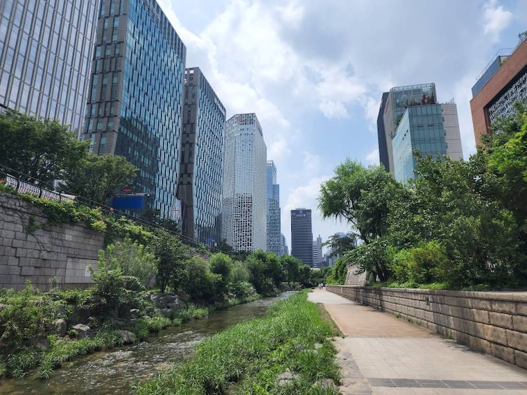 Seoul_Cheonggyecheon_1