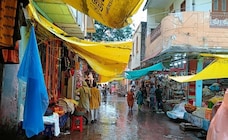 Gomukh Ghat Bazaar