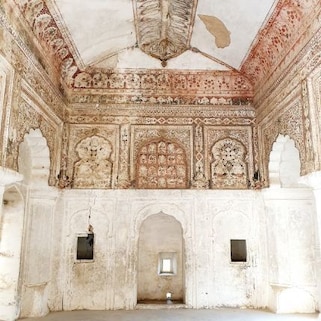 Buy metal artefacts and handicrafts