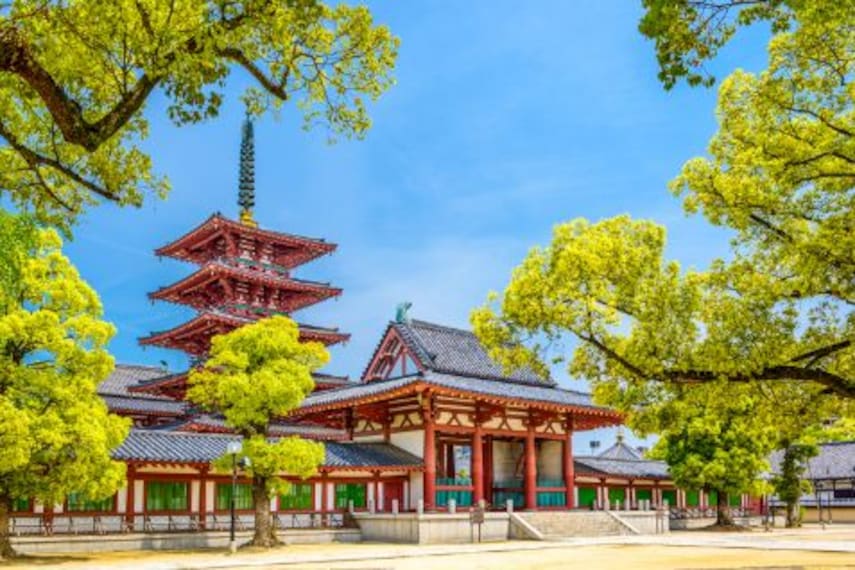 osaka_seek_blessings_at_shitennoji_temple