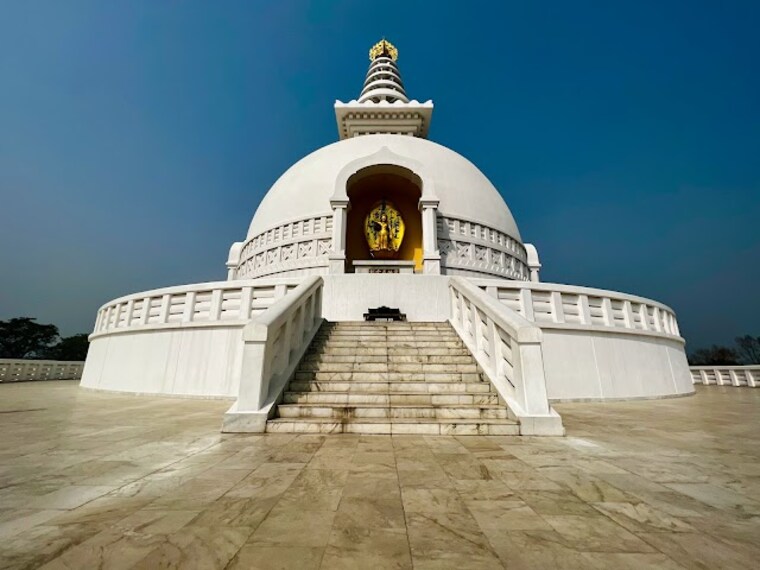 Shanti_Stupa_1