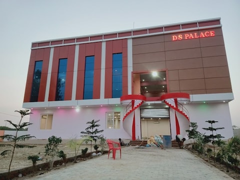 D S Palace
