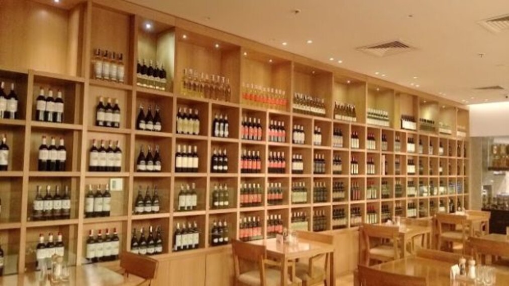 Pune Oak Lounge Landscape Image