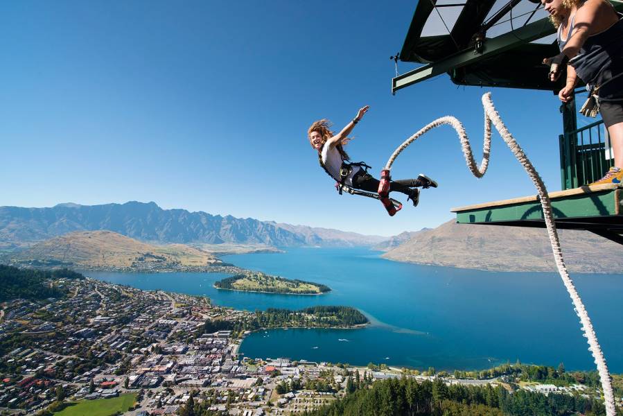 Queenstown_AJ_Hackett_Ledge_Bungy_&_Swing_1