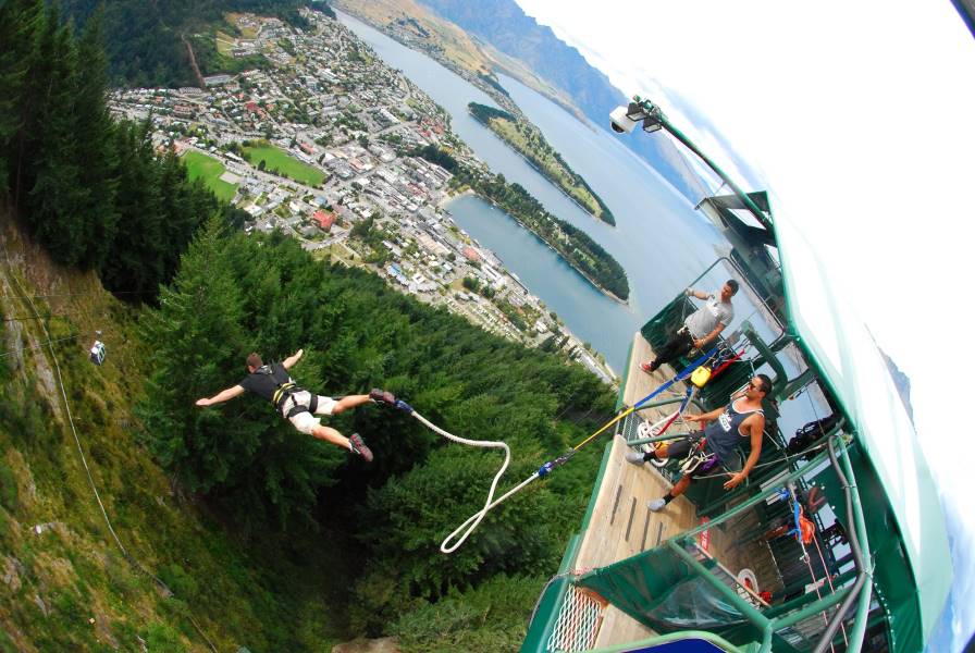 Queenstown_AJ_Hackett_Ledge_Bungy_&_Swing_4