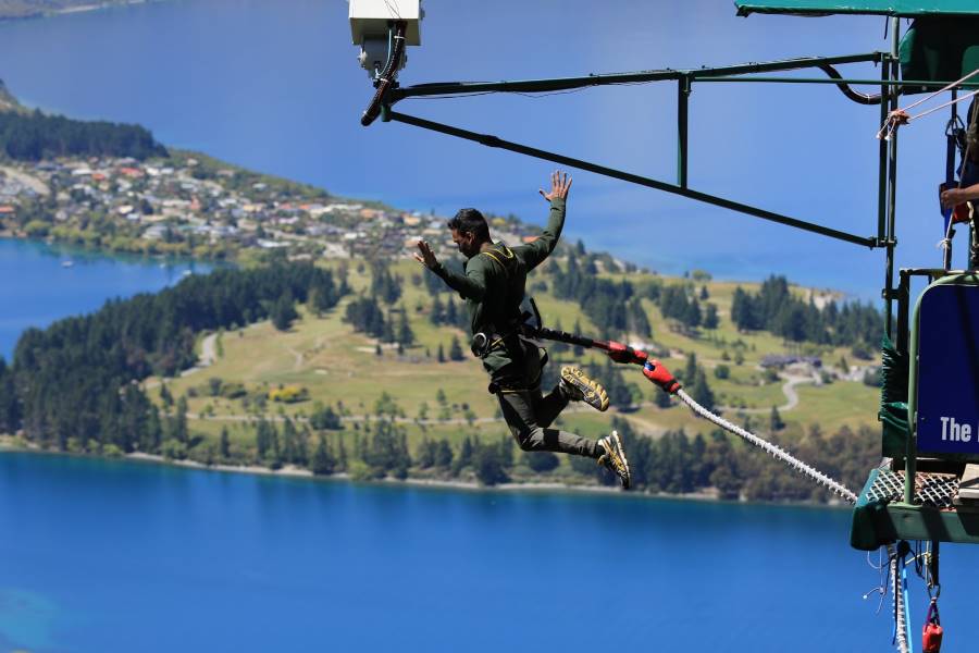 Queenstown_AJ_Hackett_Ledge_Bungy_&_Swing_5