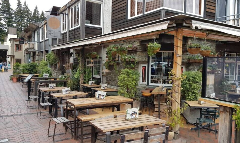 Queenstown_The_World_Bar_1