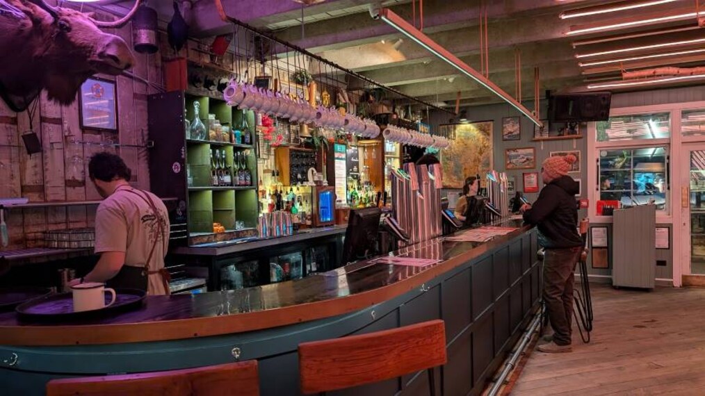 Queenstown_The_World_Bar_2