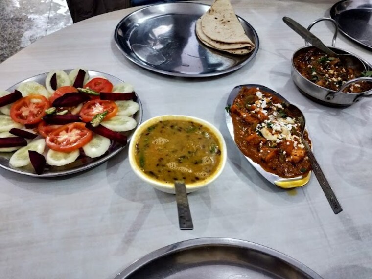 Hotel_Samrat_&_Restaurant_1
