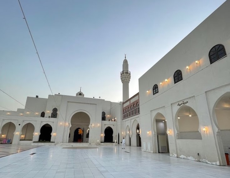 King_Khalid_Grand_Mosque_2