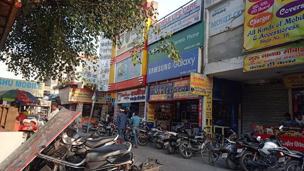 Palika_Bazaar_1