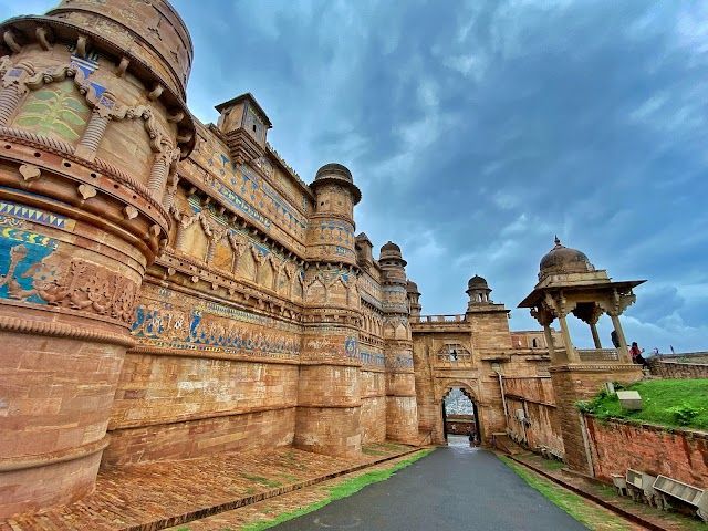 Gwalior_fort_in_gwalior_1