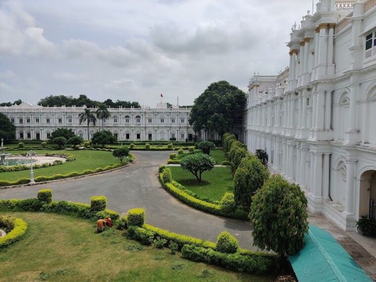 Jai_vilas_palace_museum_in_gwalior_2