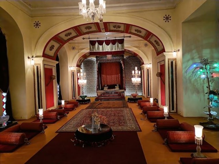 Jai_vilas_palace_museum_in_gwalior_3