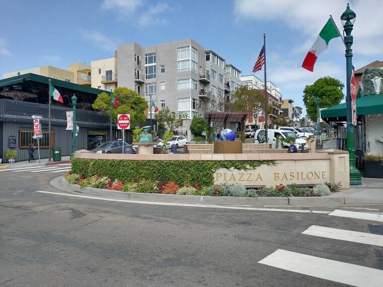 San_Diego_Piazza_Basilone_3