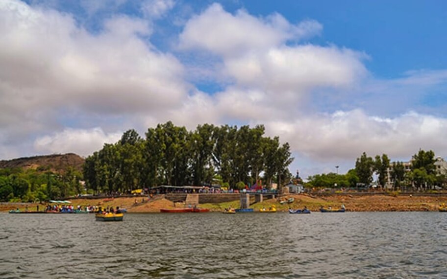 Saputara Lake Landscape Image
