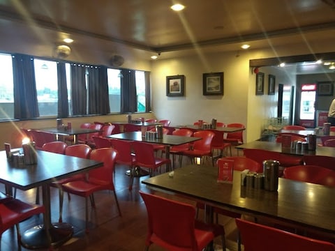 Manas Resto & Lounge