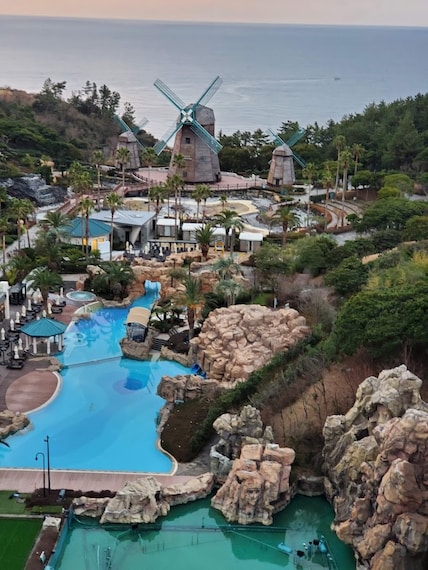Cheonjeyeon_Waterfalls_2