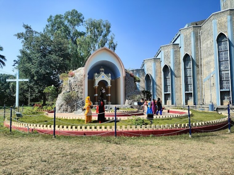 Sacred_Heart_Church_2