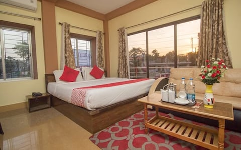 OYO 12751 Greenwood Hotel