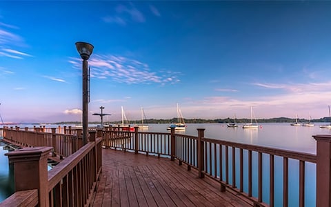 Spend an Evening at Changi Boardwalk