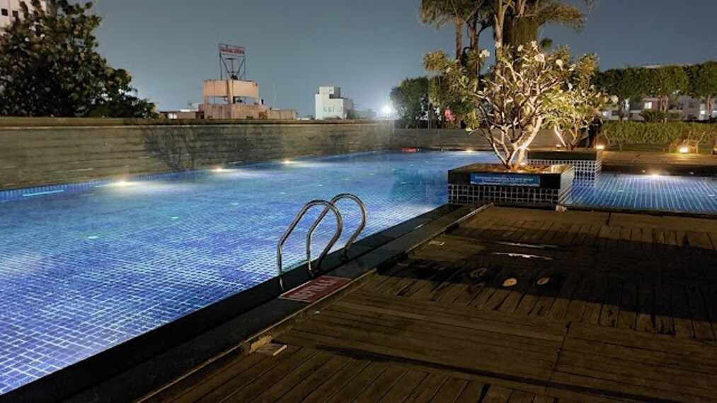 Balaji_Sarovar_Premiere_3