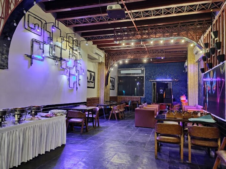 High_Fly_Bar_and_Restaurant_1