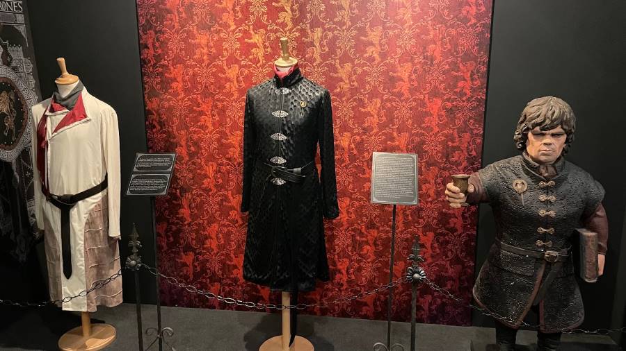 Split_Game_of_Thrones_Museum_3