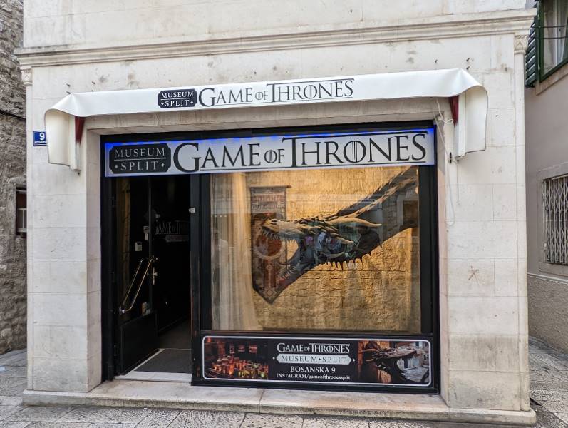 Split_Game_of_Thrones_Museum_4