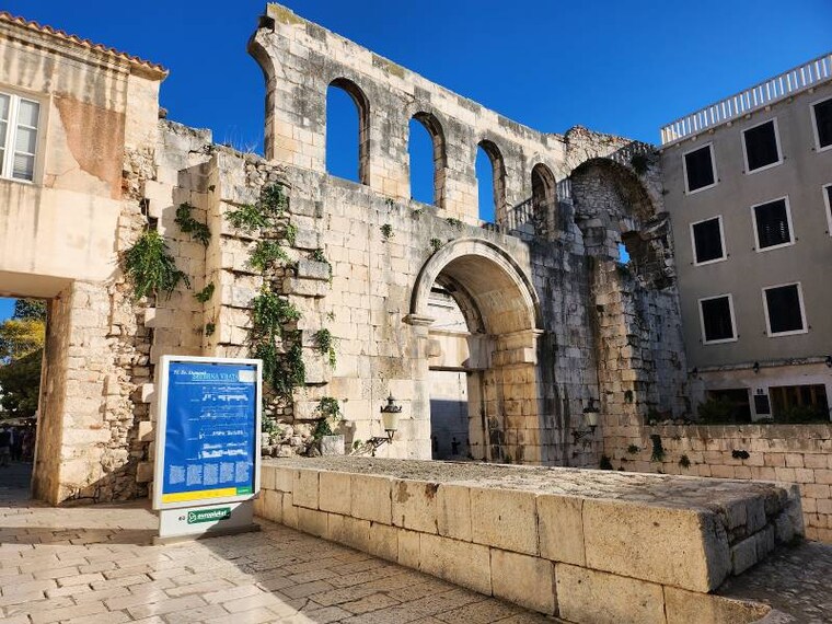 Split_Diocletians_Palace_4
