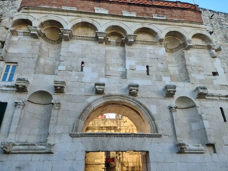 Split_Diocletians_Palace_8