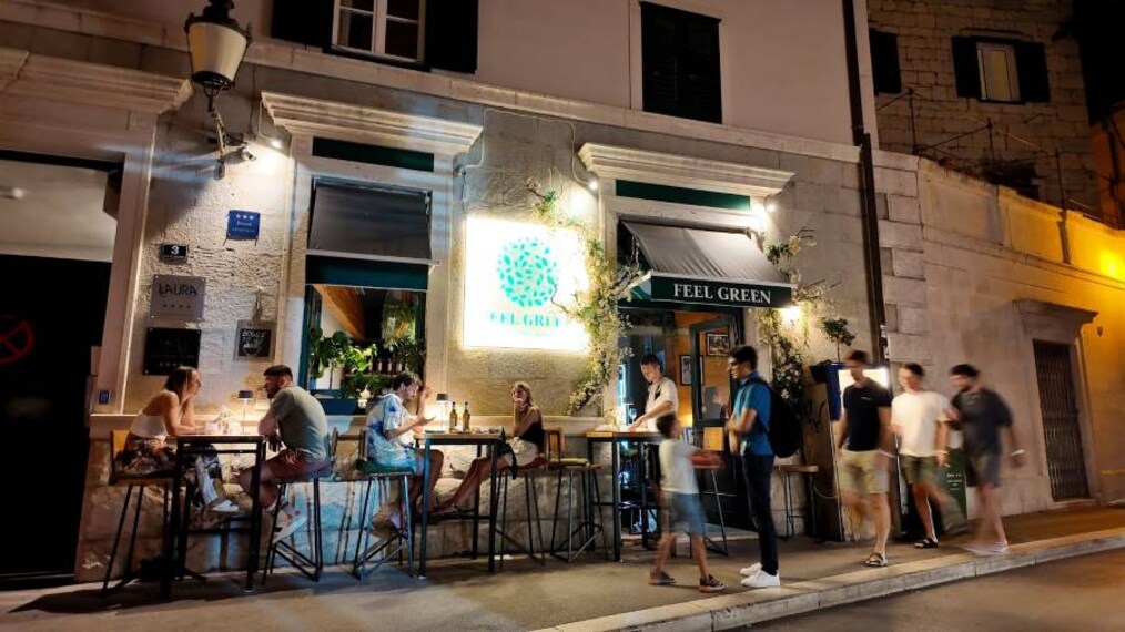 Split_Feel_Green_Restaurant_2