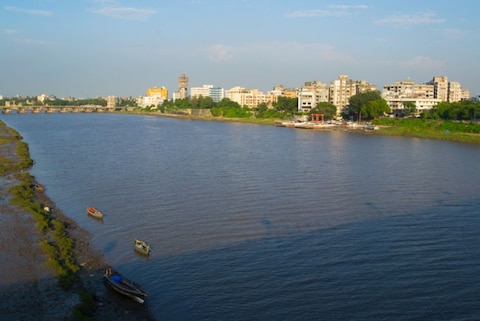 Take a Stroll along the Tapi Riverfront