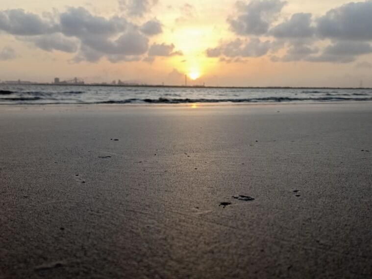 surat_visit_dumas_beach