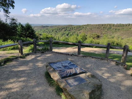 Hindhead Commons & the Devils Punch Bowl
