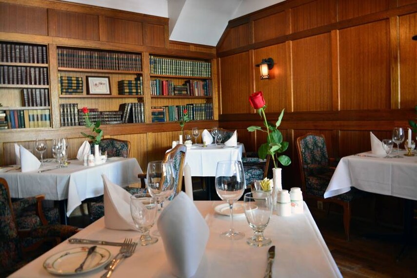 Surrey_Old_Surrey_Restaurant_1