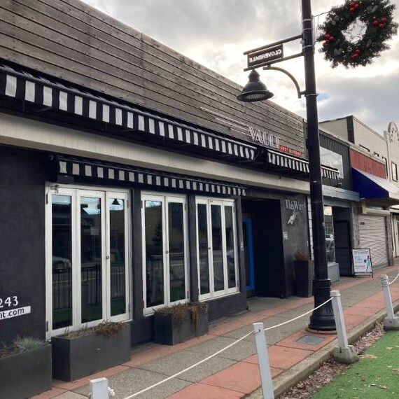 Surrey_Vault_Restaurant_4