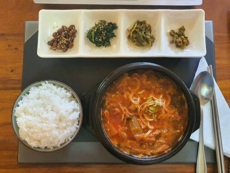 Moshi_Urban_Jay's_Kitchen_3